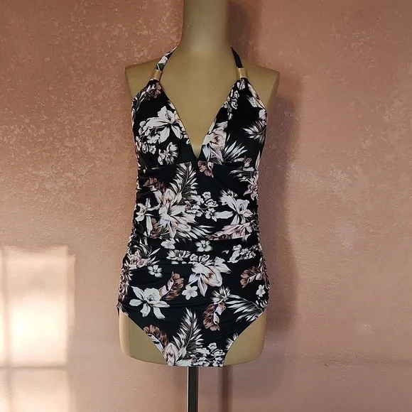 Black floral one piece swimsuit! Size medium vacation travel swim beach - Picture 6 of 8